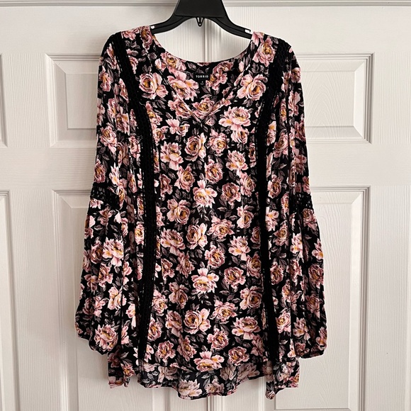 Torrid Top Twill Woven Lace Trim Floral Tunic 4 4X - Picture 3 of 7
